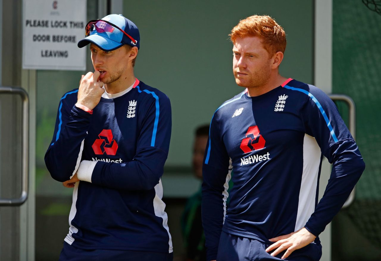 Joe Root and Jonny Bairstow watch on during training, Melbourne, December 23, 2017