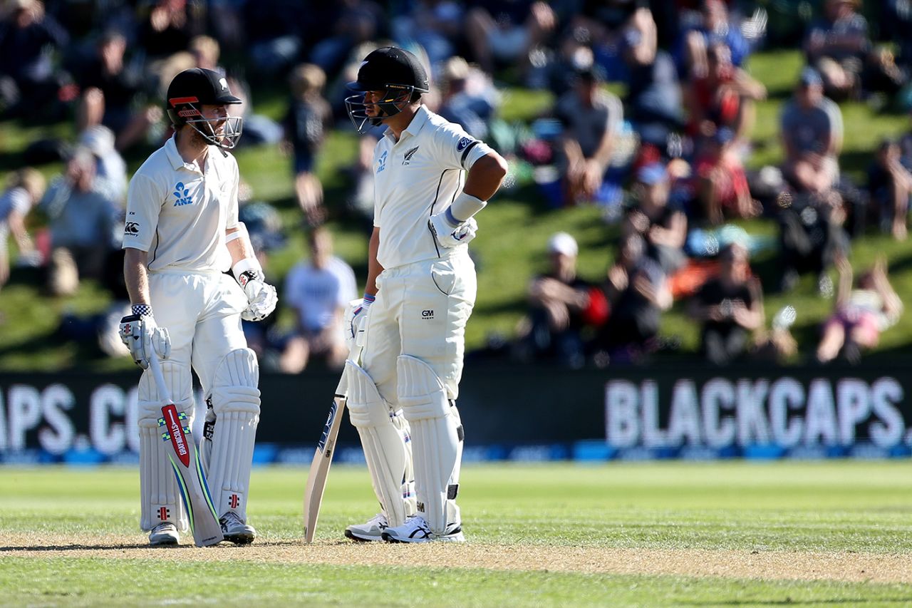 Kane Williamson and Ross Taylor have a mid-pitch chat, New Zealand v South Africa, 1st Test, Dunedin, 1st day, March 8, 2017