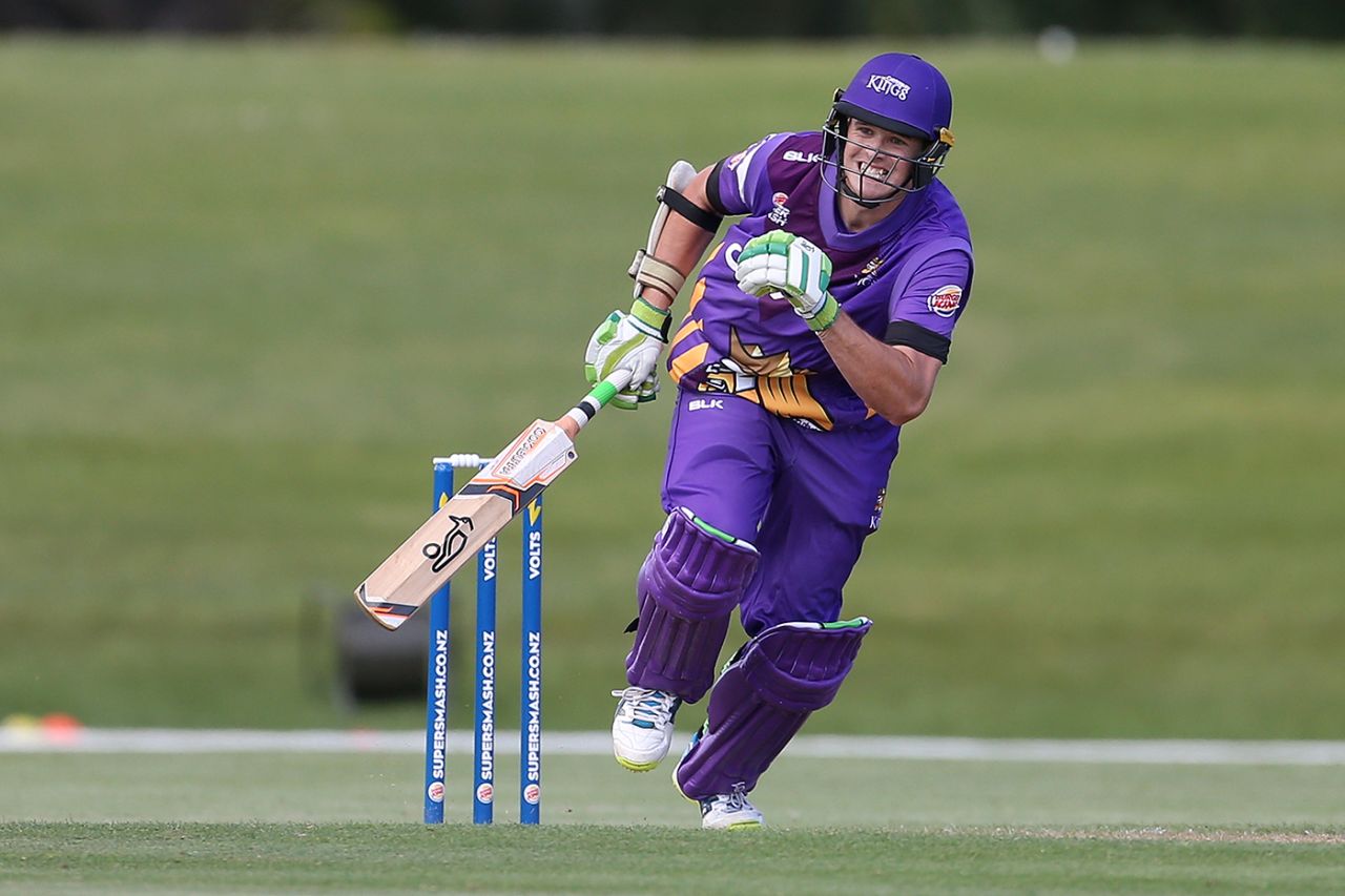 Nick Kwant sets off on a run, Otago v Canterbury, Super Smash 2017-18, Alexandra, December 26, 2017