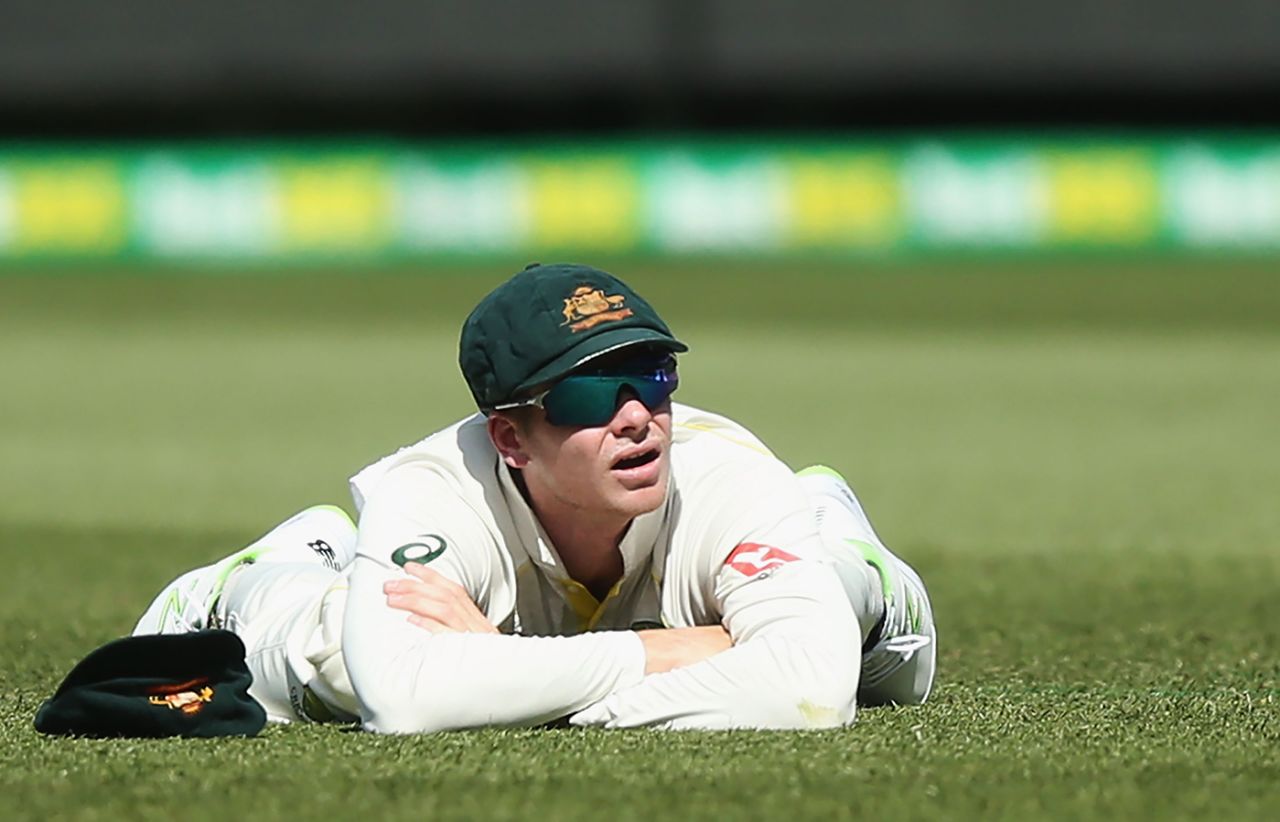 Steven Smith was dejected after putting down a catch off Alastair Cook, Australia v England, 4th Test, 2nd day, Melbourne, December 27, 2017