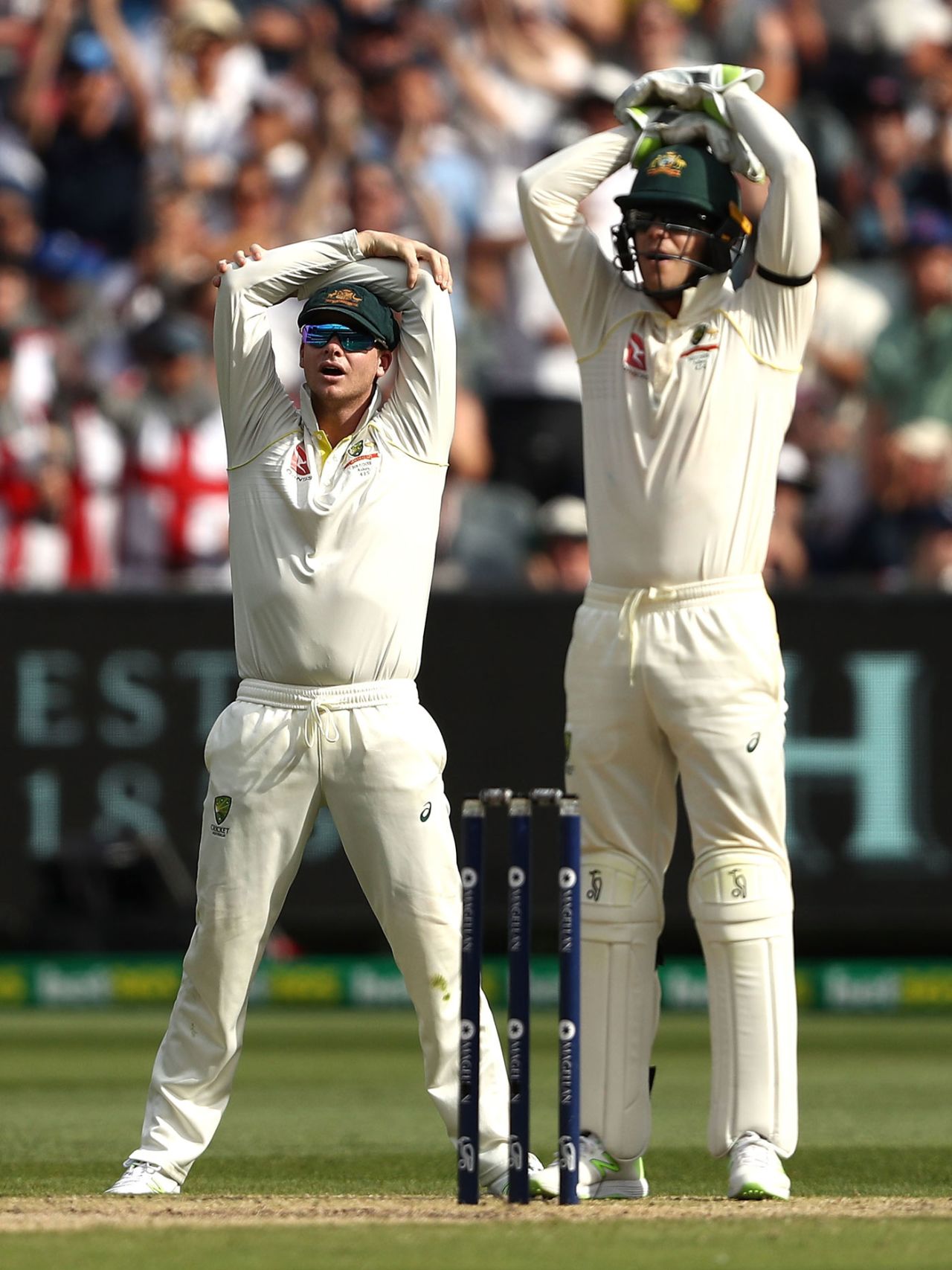 Steven Smith and Tim Paine react in the field, Australia v England, 4th Test, 2nd day, Melbourne, December 27, 2017