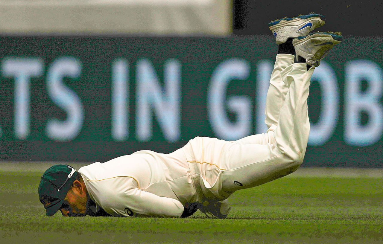 Usman Khawaja suffered a faceplant as he held the catch to remove Stuart Broad, Australia v England, 4th Ashes Test, Melbourne, 3rd day, December 28, 2017