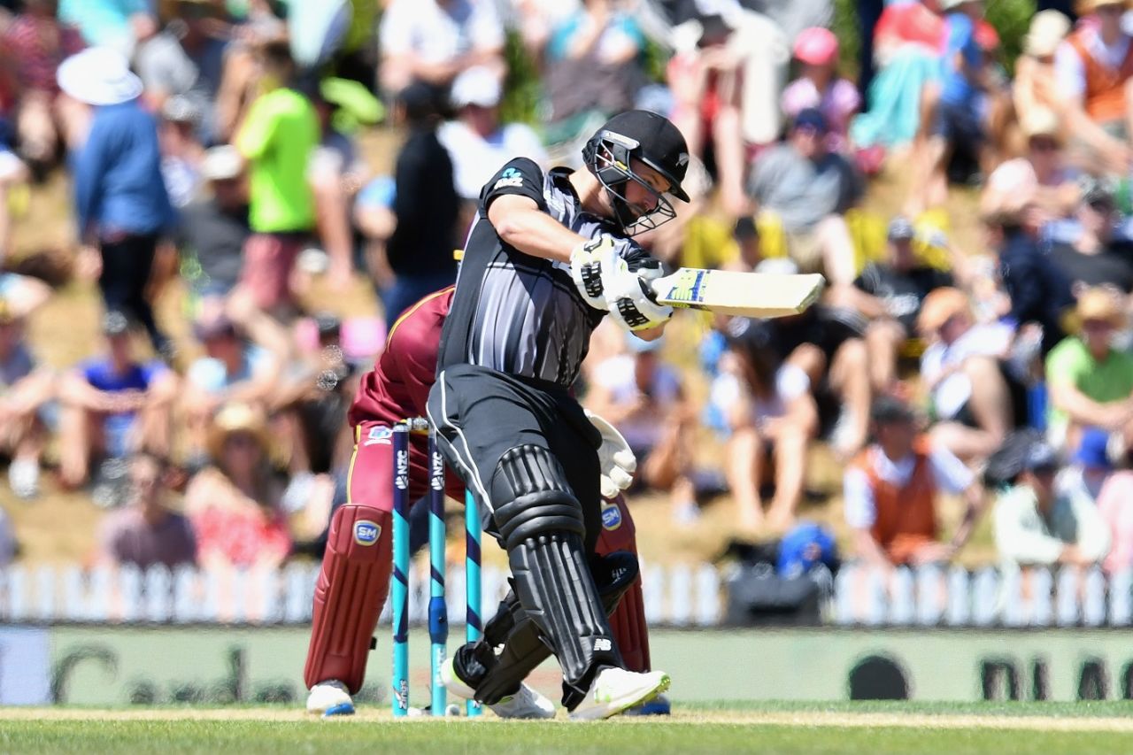 Colin Munro flashes one through the off side, New Zealand v West Indies, 1st T20I, Nelson, December 29, 2017