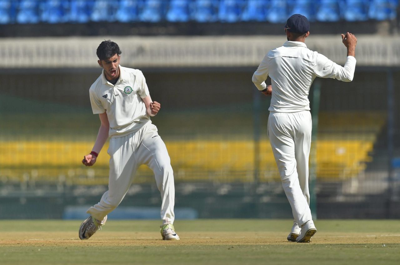 Debutant Aditya Thakare took a wicket in the final's first over, Vidarbha v Delhi, Ranji Trophy 2017-18 final, Indore, 1st day, December 29, 2017