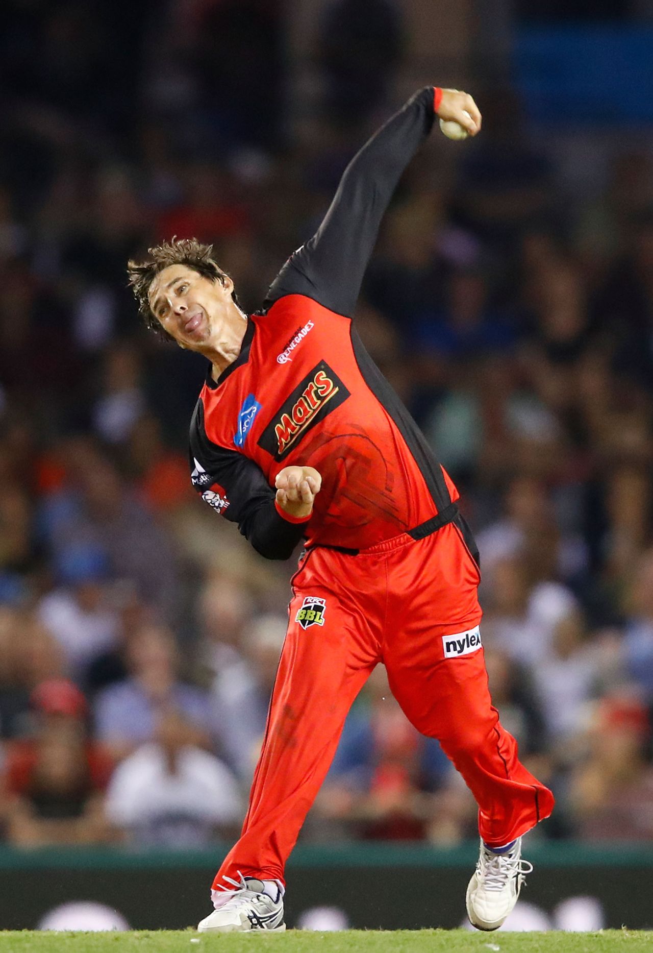 Brad Hogg picked up two wickets and only conceded 16 in his four overs, Melbourne Renegades v Perth Scorchers, BBL 2017-18, Docklands Stadium, December 29, 2017