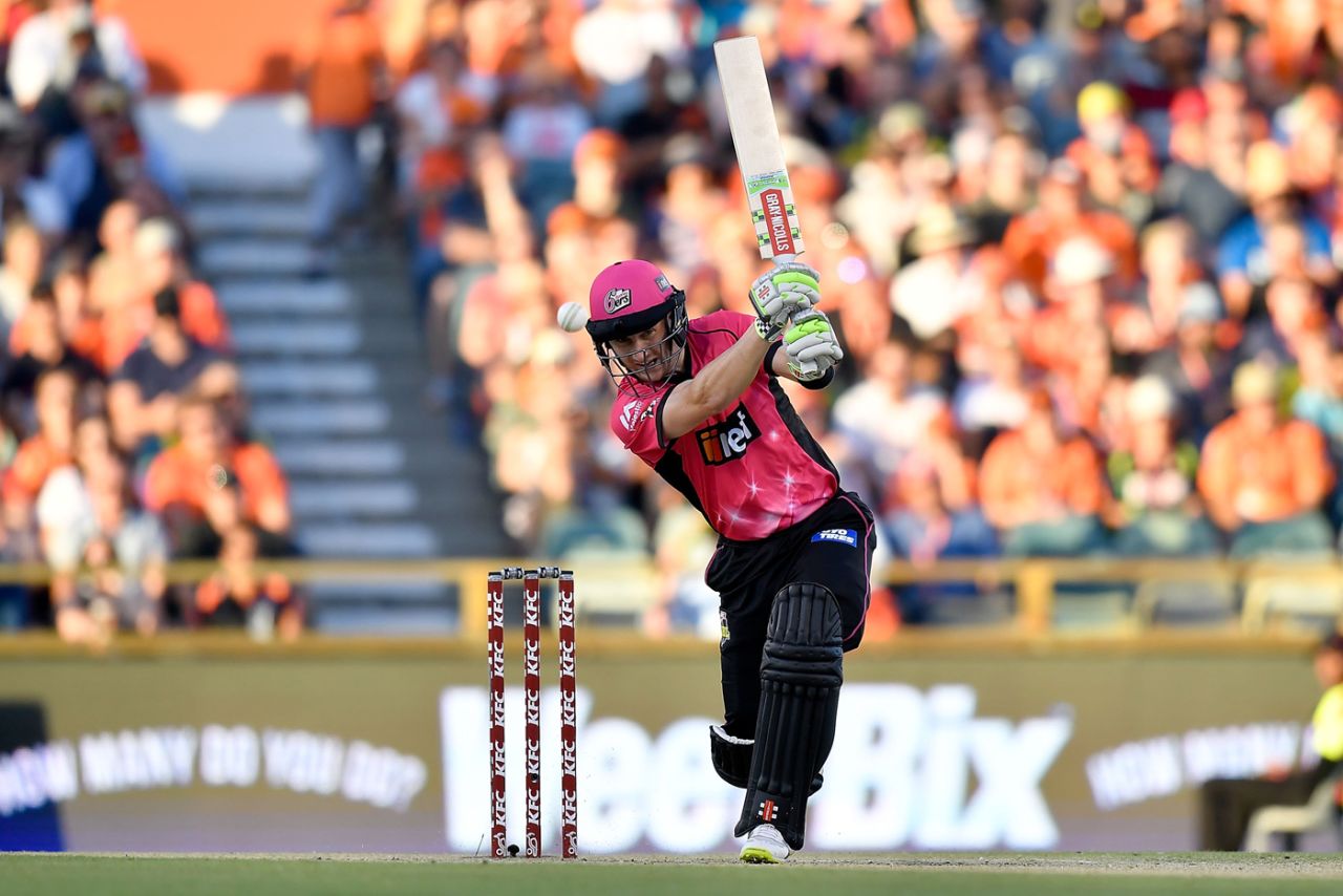 Peter Nevill drives one through the covers, Sydney Sixers v Perth Scorchers, BBL 2017-18, Perth, January 1, 2018