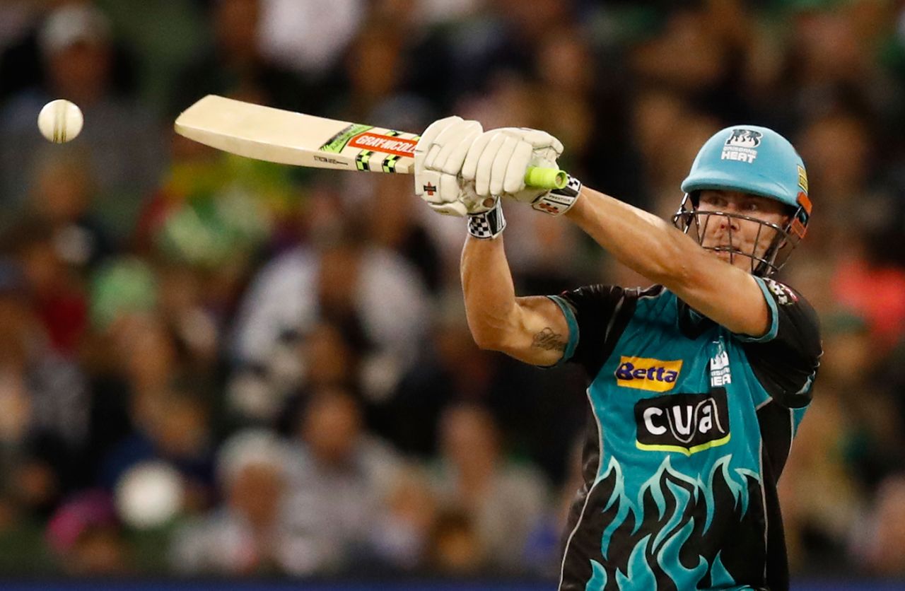Chris Lynn has his eyes on the ball while shaping to hook, Melbourne Stars v Brisbane Heat, BBL 2017-18, Melbourne, January 2, 2018