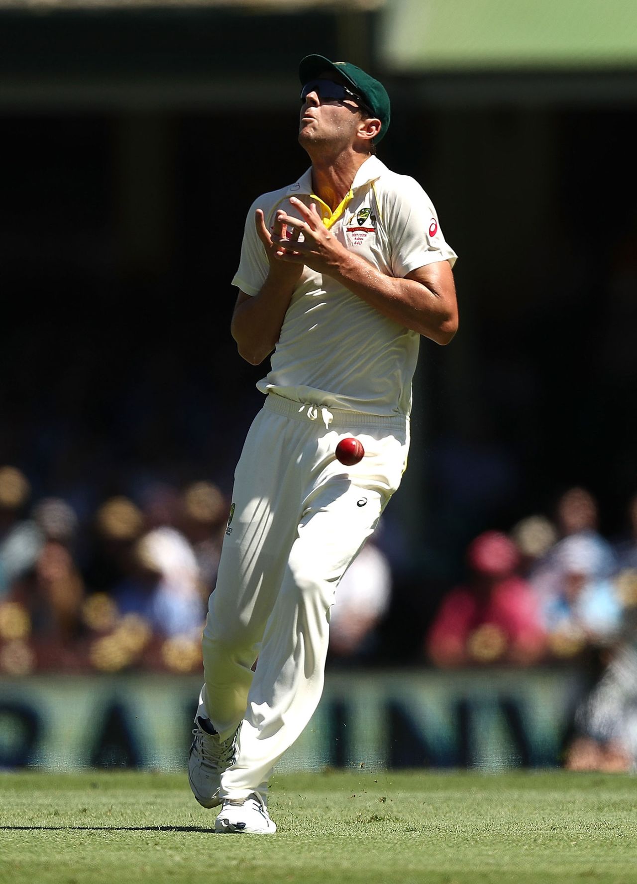 Josh Hazlewood barely got a hand on a simple catch, Australia v England, 5th Ashes Test, Sydney, 2nd day, January 5, 2018
