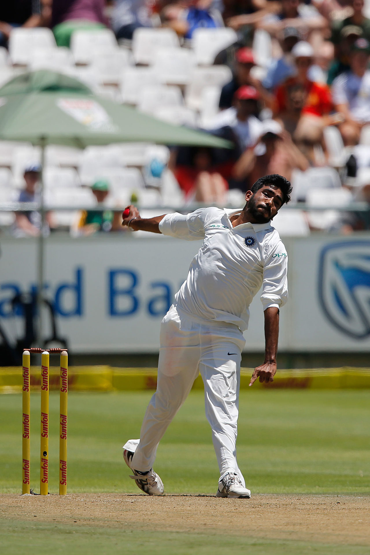 Jasprit Bumrah bowls on Test debut, South Africa v India, 1st Test, Cape Town, 1st day, January 5, 2017