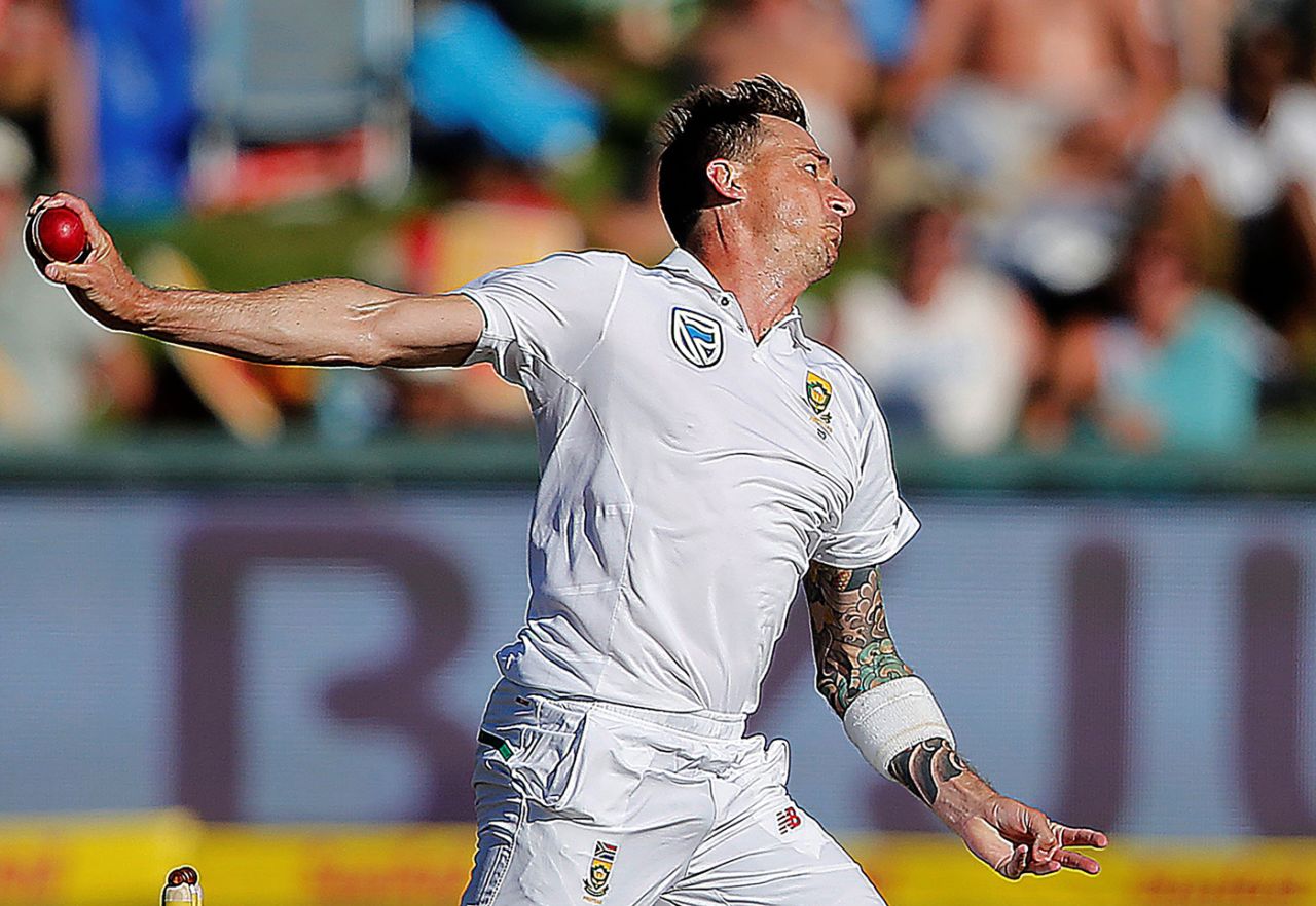 Dale Steyn gets into his delivery stride, South Africa v India, 1st Test, Cape Town, 1st day, January 5, 2017