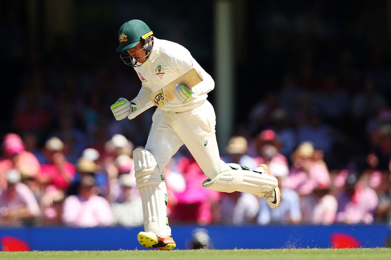 Usman Khawaja completes the run to bring up his hundred, Australia v England, 5th Test, Sydney, 3rd day, January 6, 2017