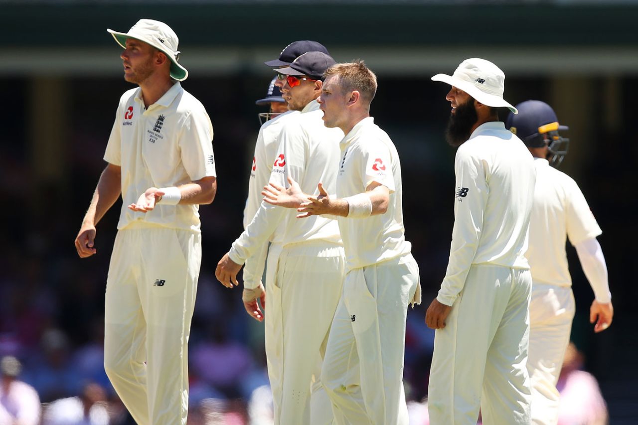 England were not impressed by the no-ball decision against Mason Crane, Australia v England, 5th Test, Sydney, 3rd day, January 6, 2017