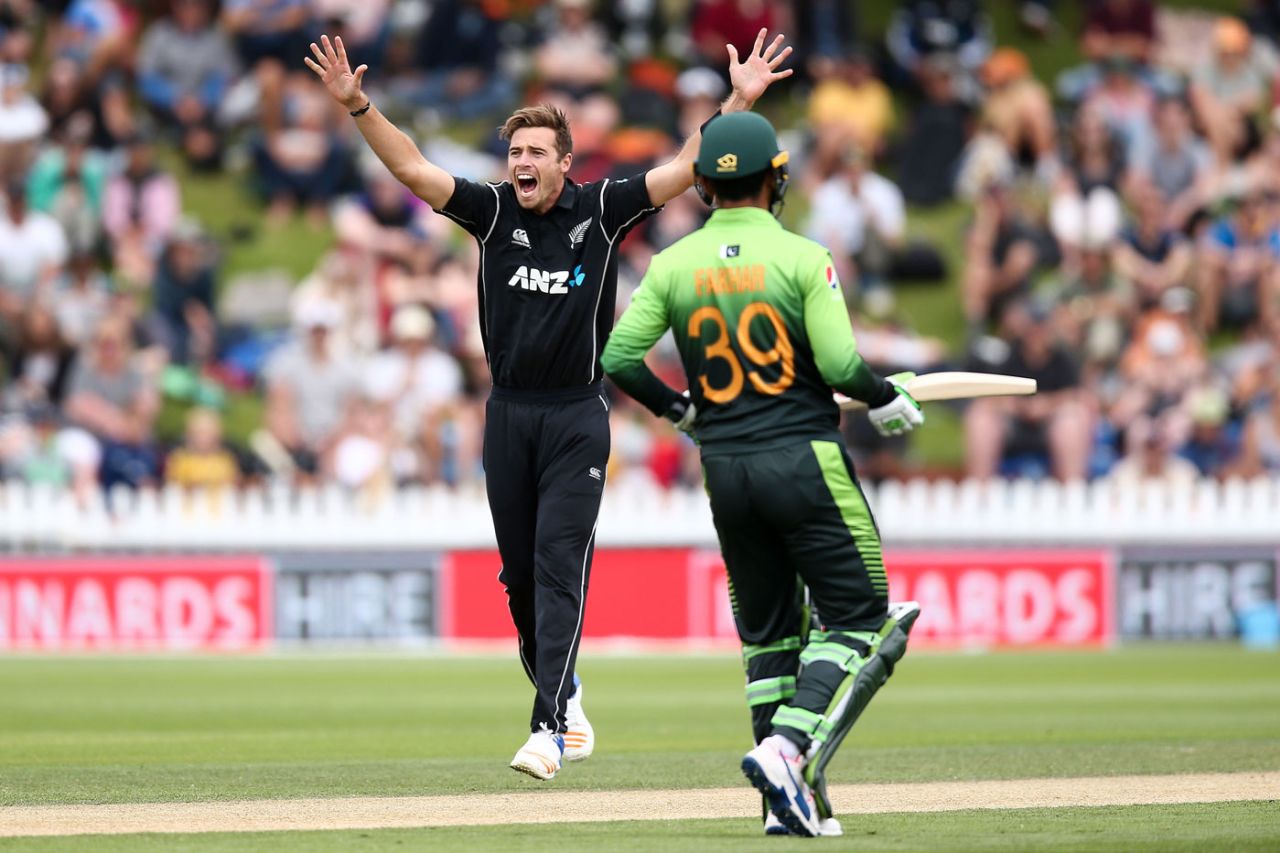 Tim Southee appeals, New Zealand v Pakistan, 1st ODI, Wellington, January 6, 2018