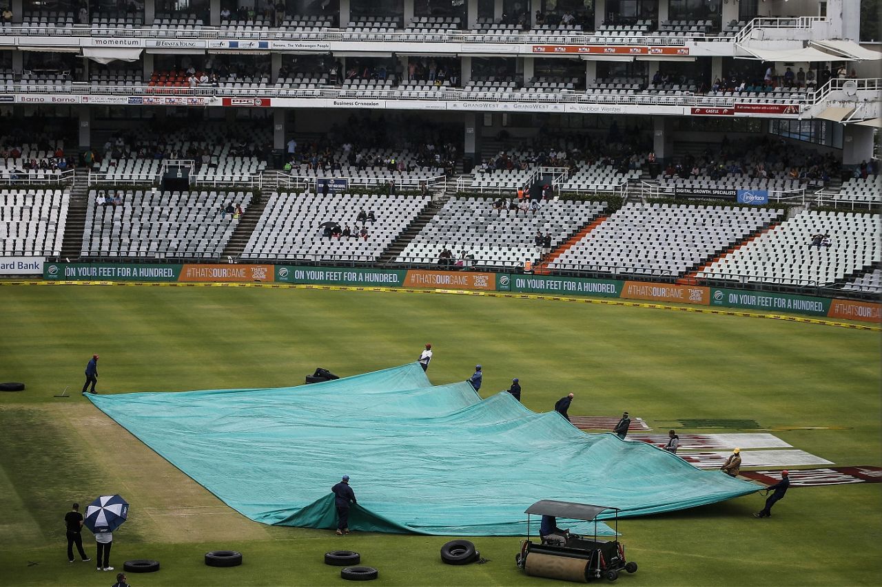 Rain kept the groundstaff busy, 1st Test, Cape Town, 3rd day, January 7, 2018