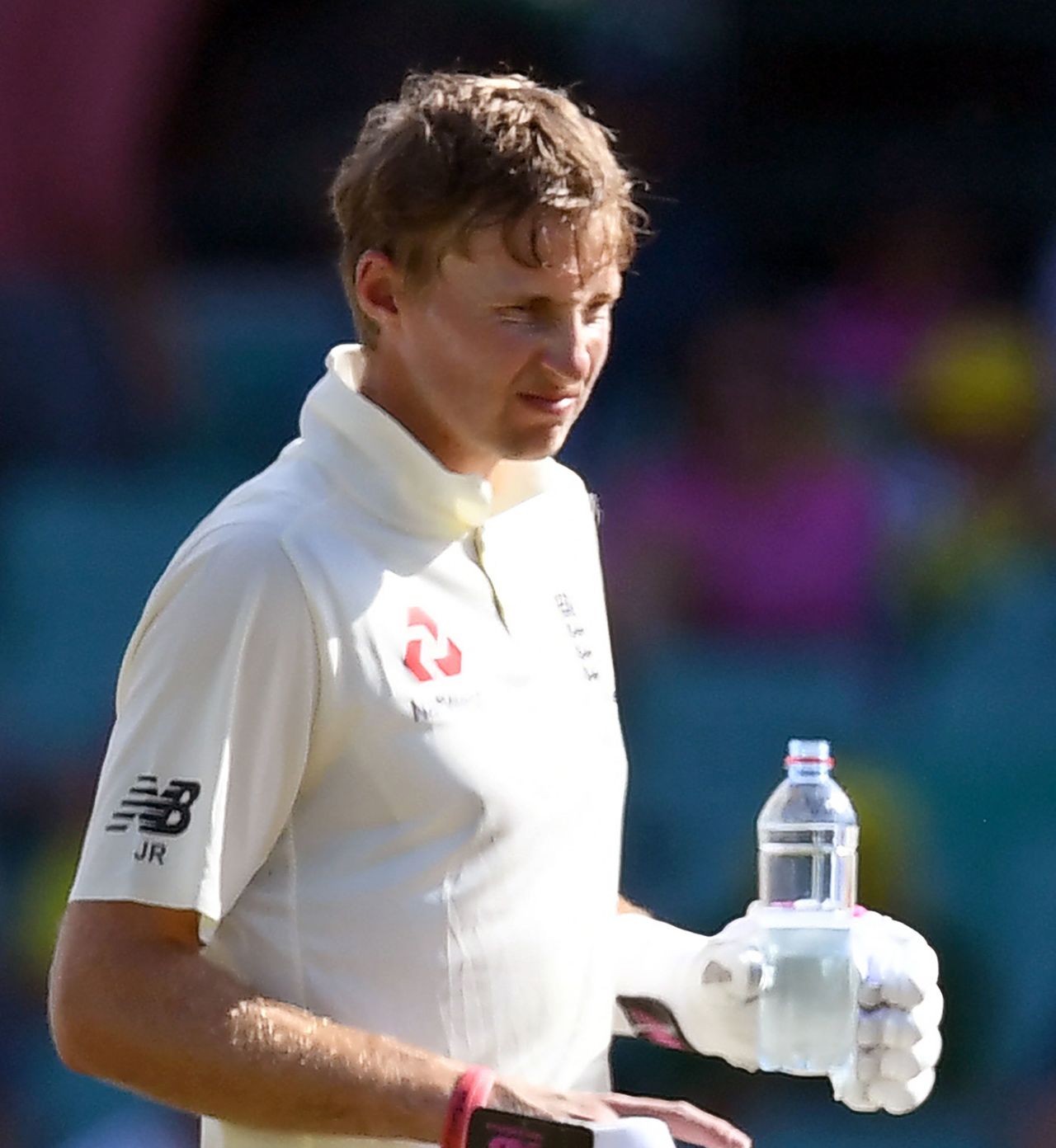 Joe Root takes a drink on a day of record temperatures, Australia v England, 5th Test, Sydney, 4th day, January 7, 2018