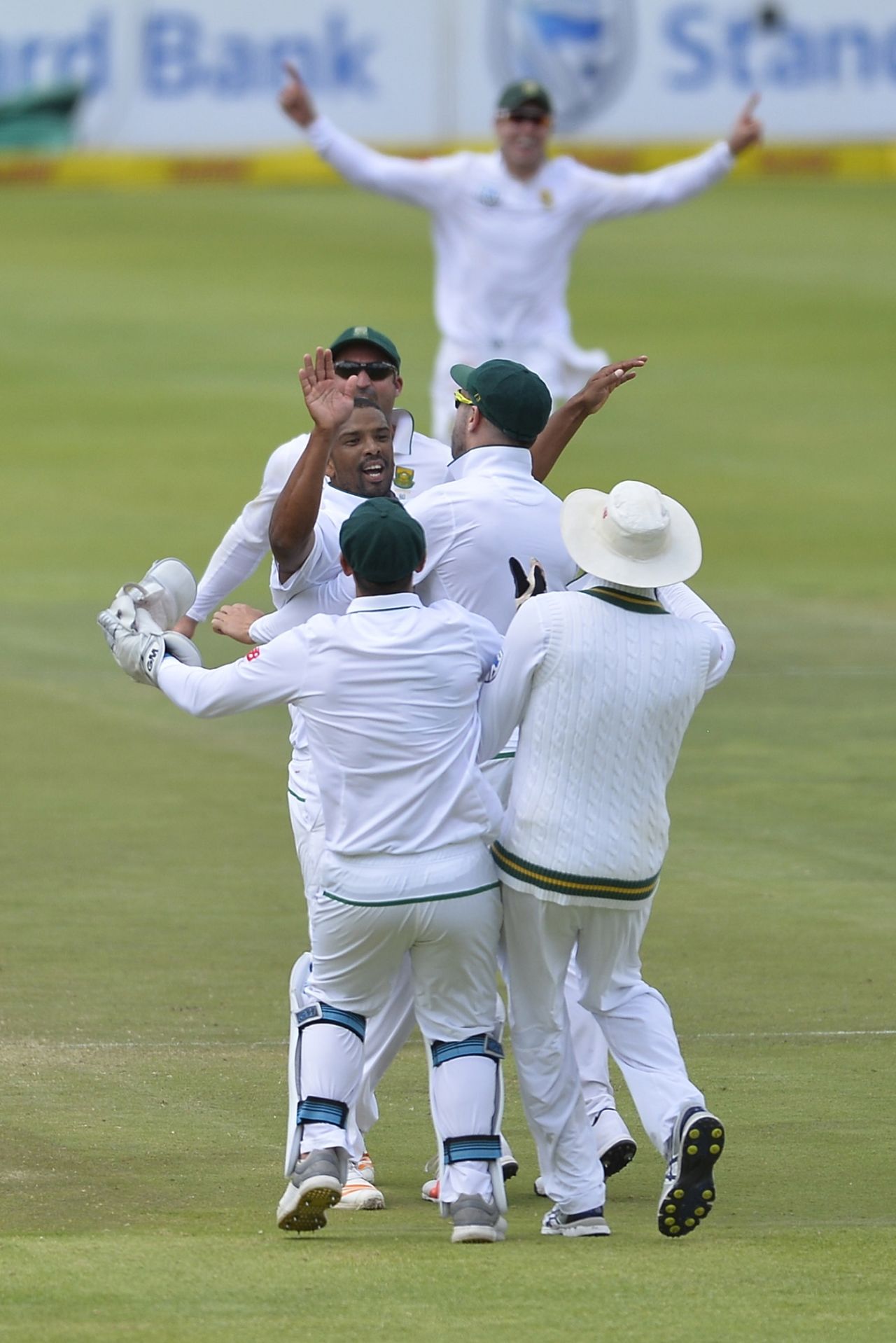 Vernon Philander took three wickets in four balls to seal South Africa's win, South Africa v India, 1st Test, Cape Town, 4th day, January 8, 2018