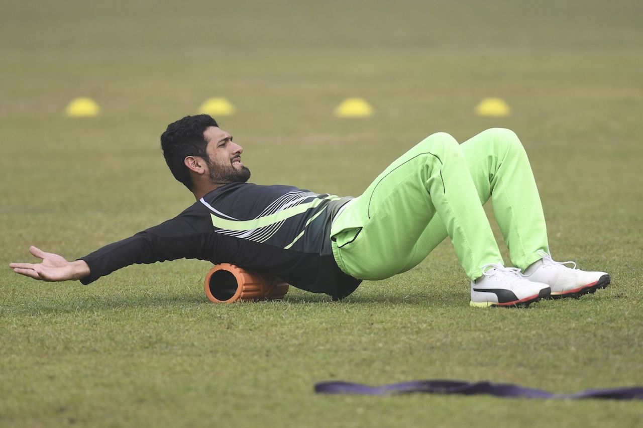 Sikandar Raza stretches out while training, Dhaka, January 14, 2018