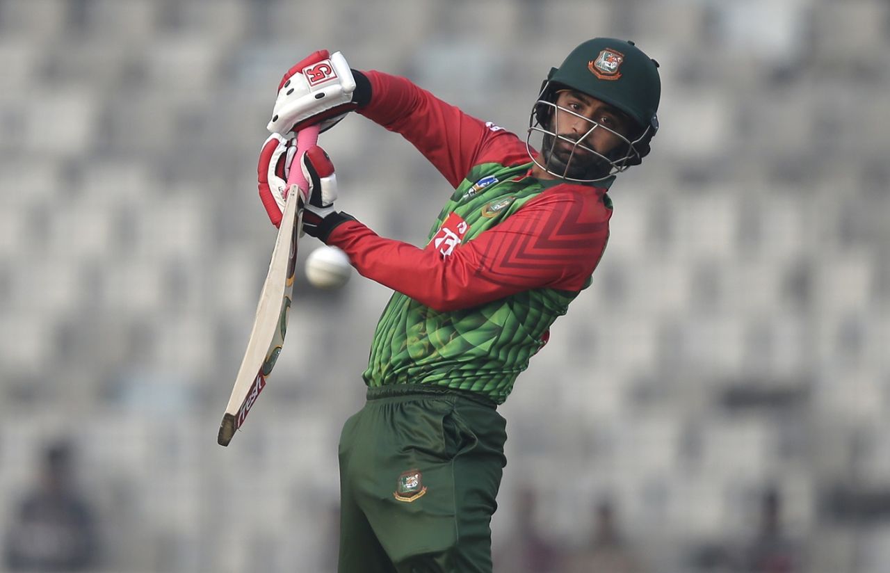 Tamim Iqbal punches away from his body, Bangladesh v Zimbabwe, tri-series, Mirpur, January 15, 2018