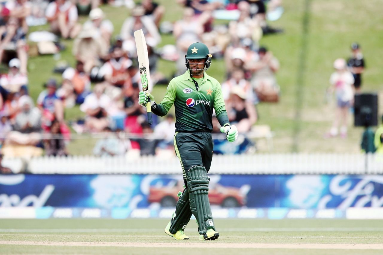 Fakhar Zaman salutes the crowd, New Zealand v Pakistan, 4th ODI, Hamilton, January 16, 2018