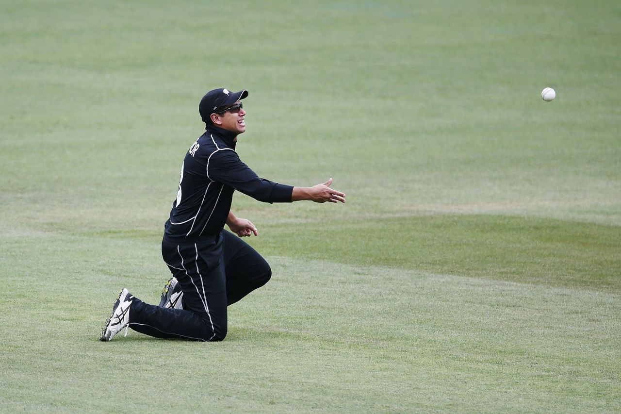 Ross Taylor was the seventh New Zealander to play 200 ODIs, New Zealand v Pakistan, 4th ODI, Hamilton, January 16, 2018