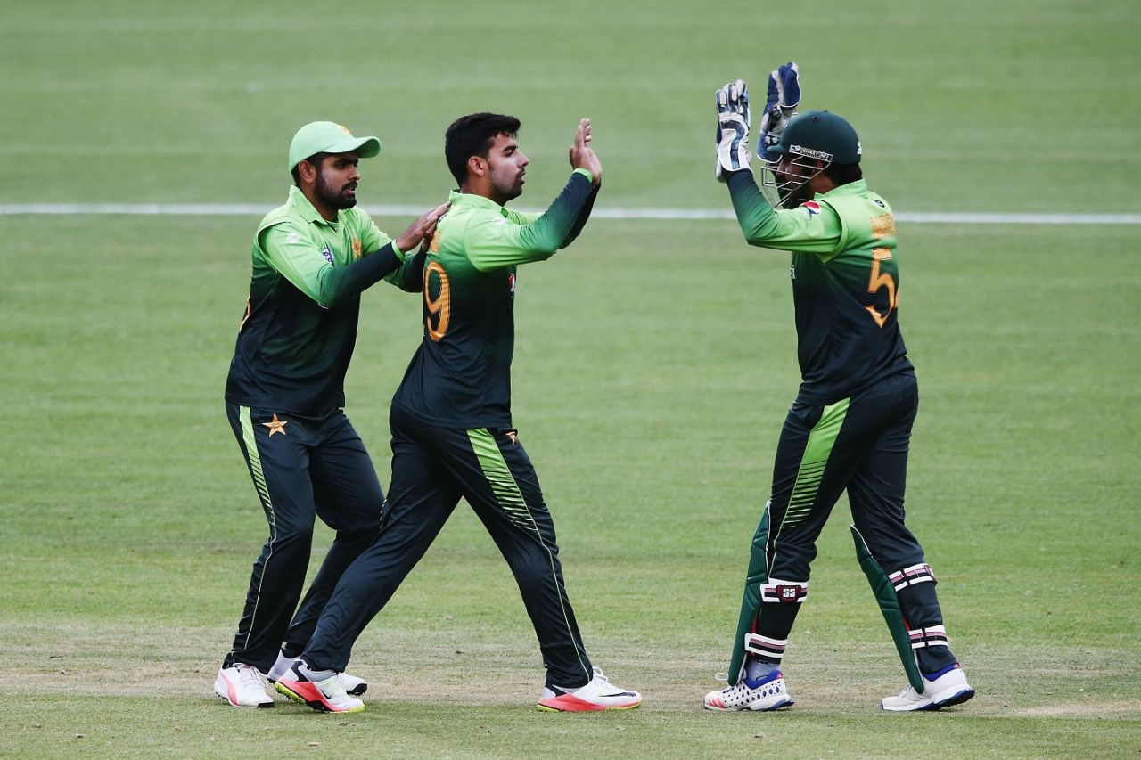 Shadab Khan led Pakistan's fightback with a flurry of wickets, New Zealand v Pakistan, 4th ODI, Hamilton, January 16, 2018