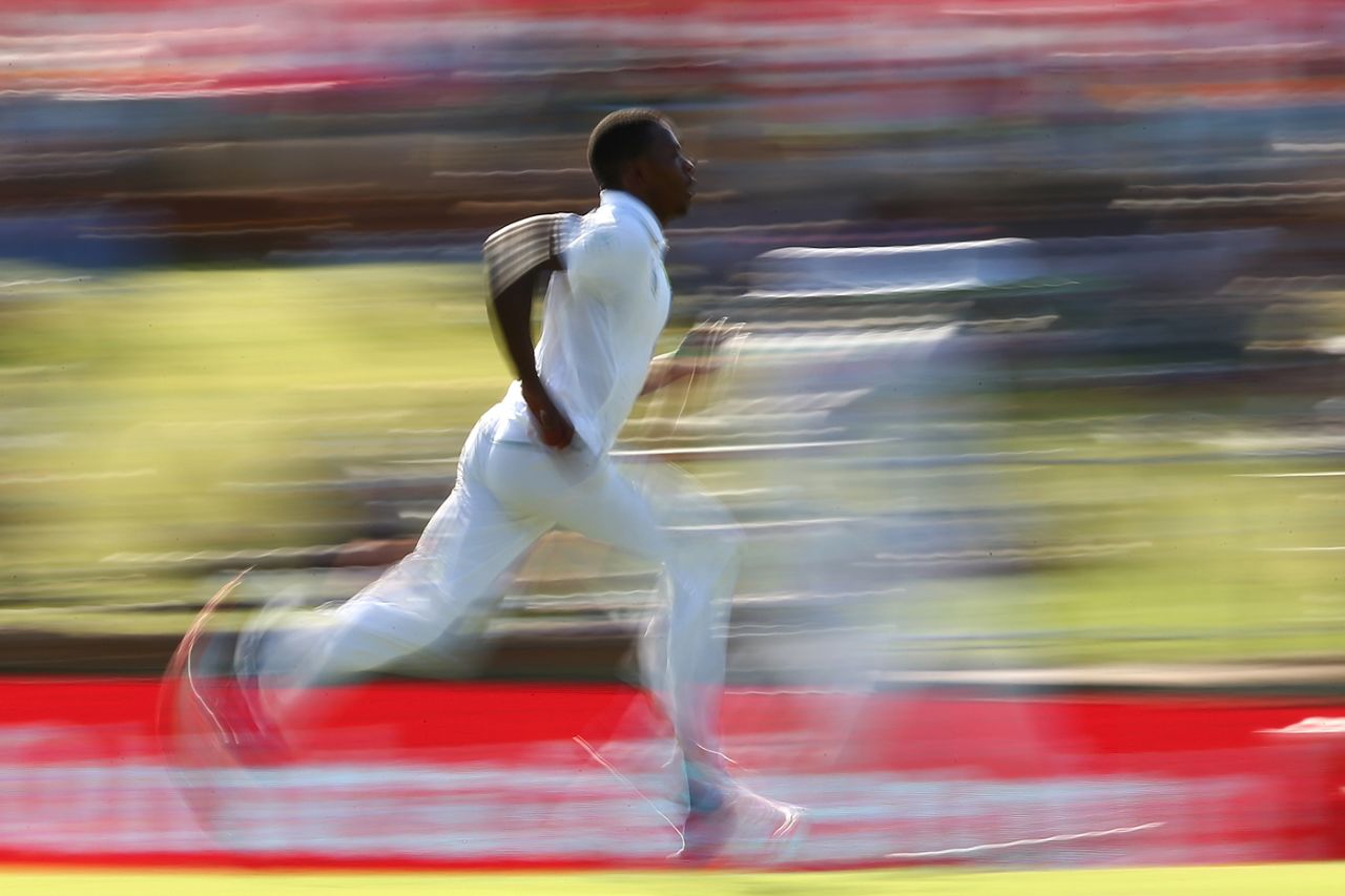 Kagiso Rabada runs in to bowl, Australia v South Africa, first Test, Perth, day four, November 6, 2016
