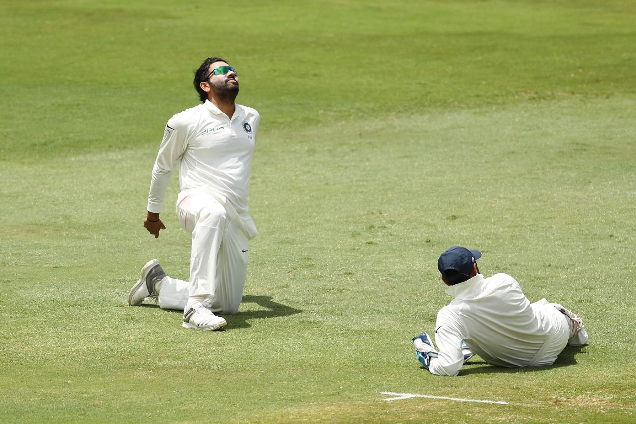 Rohit Sharma displays his frustration behind the stumps, South Africa v India, 2nd Test, Centurion, 4th day, January 16, 2018