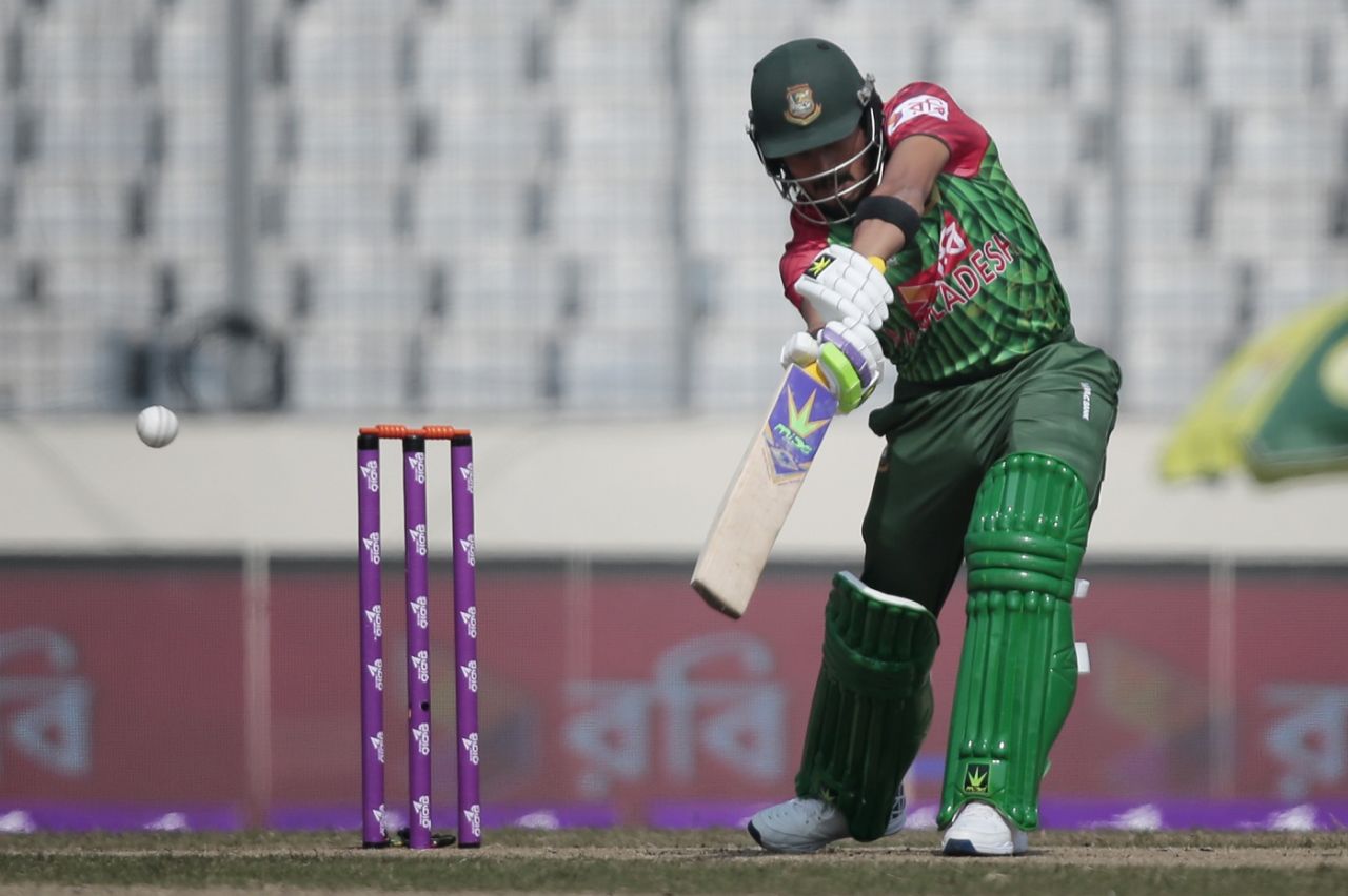 Anamul Haque punches through the covers, Bangladesh v Sri Lanka, Tri-nation series, Dhaka, January 19, 2018