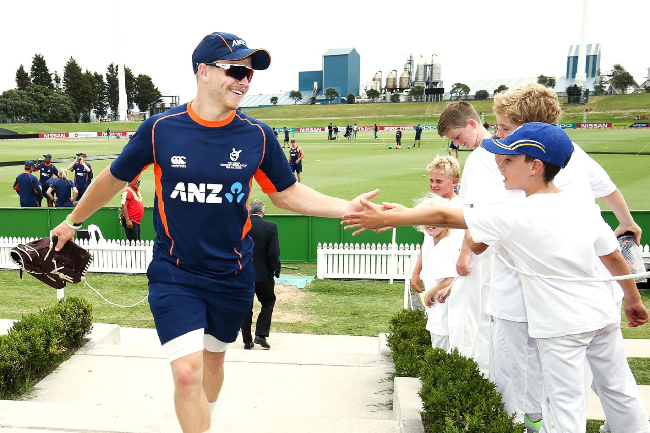 Dale Phillips greets young fans, New Zealand v West Indies, Under-19 World Cup 2018, Tauranga, January 13, 2018