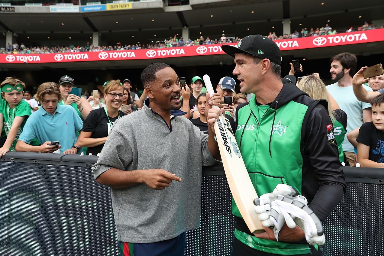 Hollywood actor Will Smith is presented with a bat by the Stars' Kevin Pietersen, Perth Scorchers v Hobart Hurricanes, Big Bash League, January 20, Perth