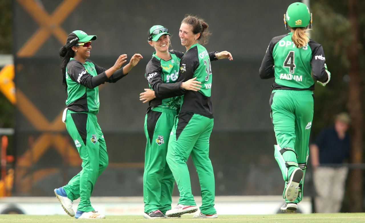 Georgia Elwiss is congratulated by her team-mates, Melbourne Stars v Sydney Sixers, WBBL 2017-18, Melbourne, January 21, 2018