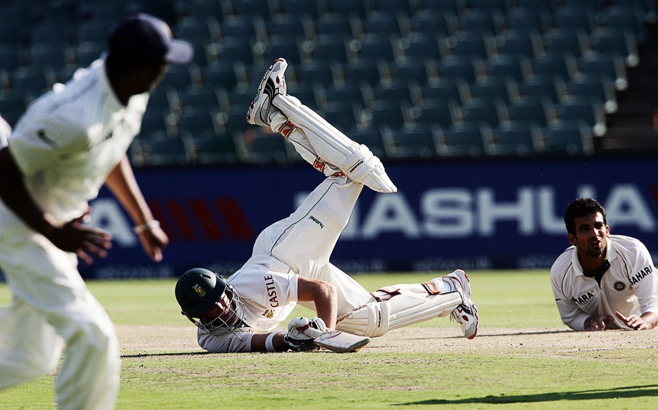 AB de Villiers is run out by Zaheer Khan, South Africa v India, 1st Test, Johannesburg, 3rd day, December 17, 2006