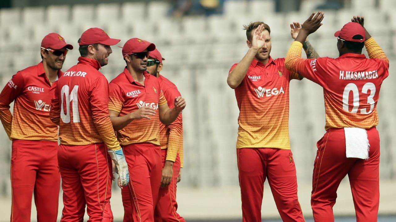 Kyle Jarvis celebrates Anamul Haque's wicket with his team-mates, Bangladesh v Zimbabwe, Tri-nation series, Mirpur, January 23, 2018