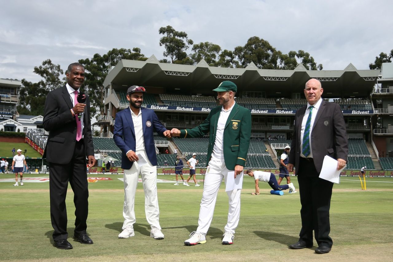 Pre-match camaraderie between Virat Kohli and Faf du Plessis, South Africa v India, 3rd Test, Johannesburg, 1st day, January 24, 2018