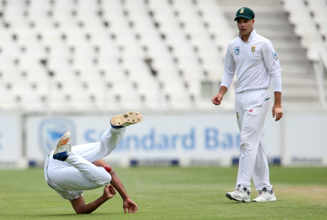 Vernon Philander dropped a catch of Virat Kohli on 11, South Africa v India, 3rd Test, Johannesburg, 1st day, January 24, 2018