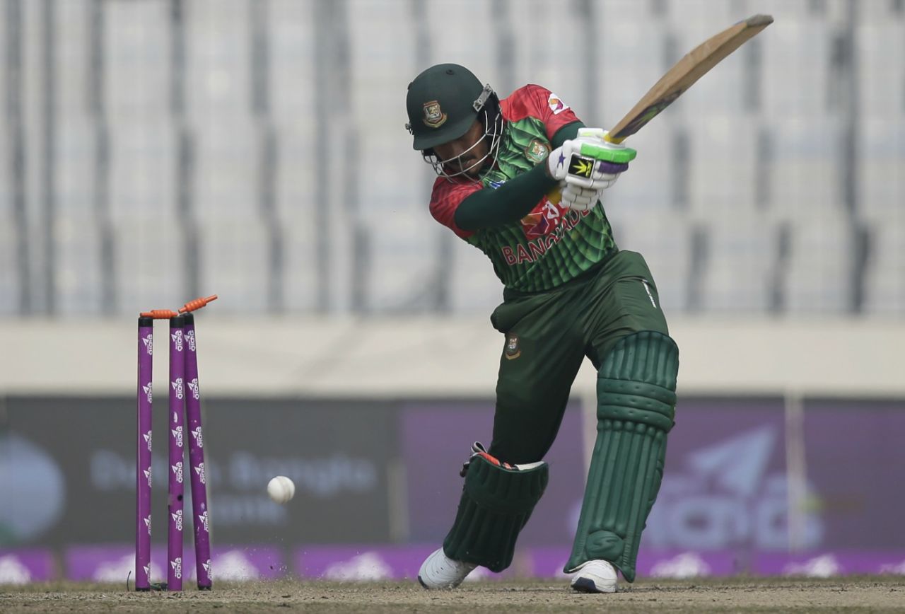 Anamul Haque was bowled off an inside edge, Bangladesh v Sri Lanka, tri-series, Dhaka, January 25, 2018