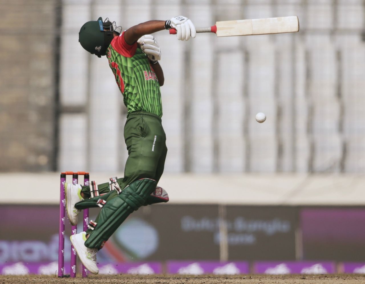 Abul Hasan was peppered with short balls, Bangladesh v Sri Lanka, tri-series, Dhaka, January 25, 2018