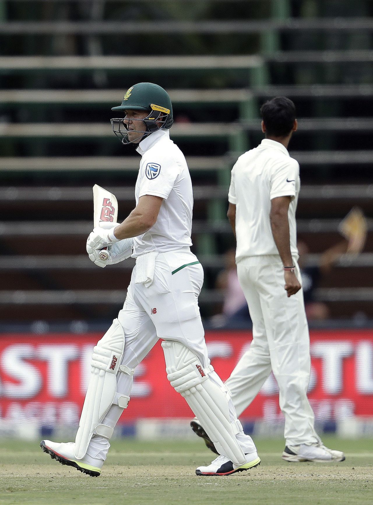 AB de Villiers walks back after being dismissed, South Africa v India, 3rd Test, Johannesburg, 2nd day, January 25, 2018