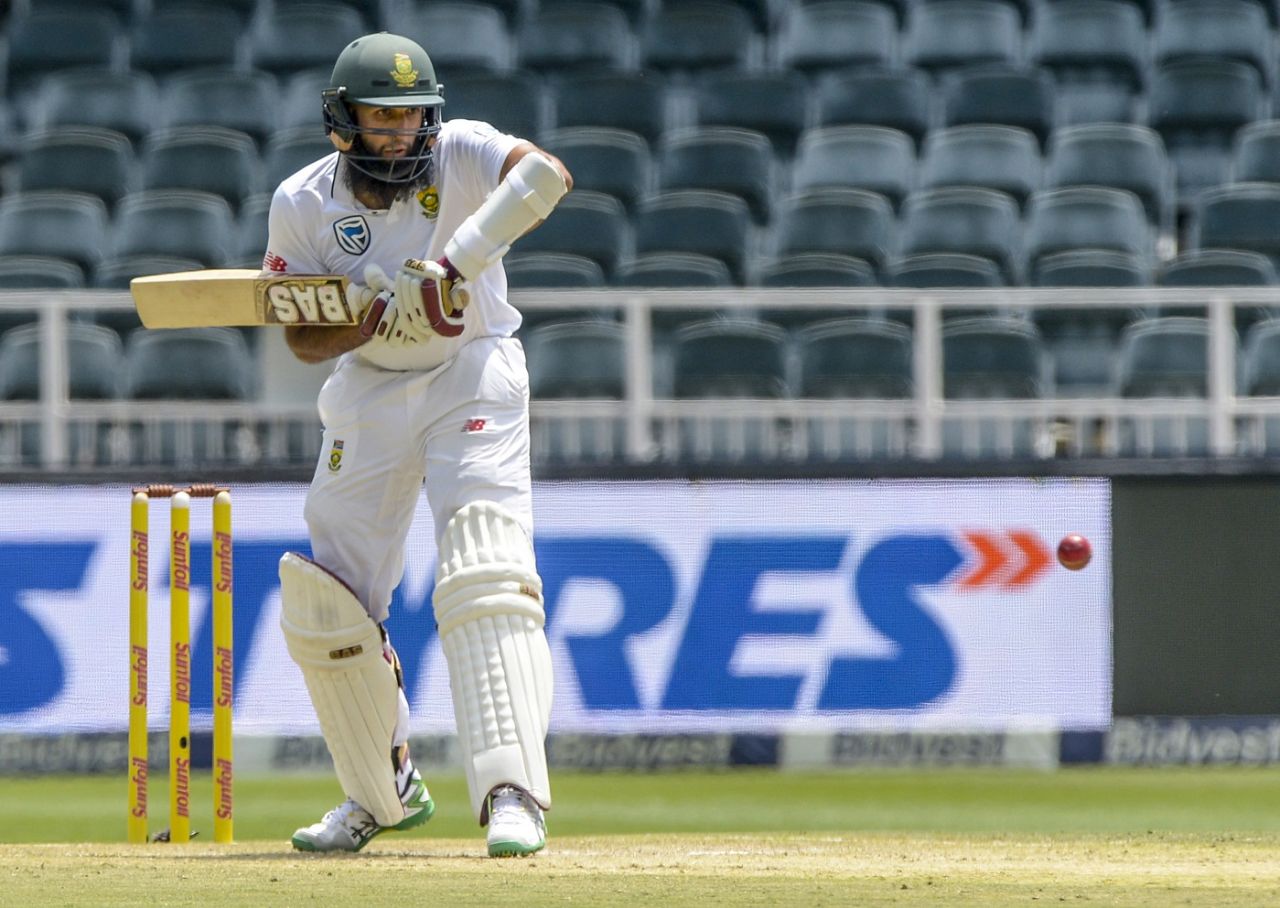 Hashim Amla shapes up to play one, South Africa v India, 3rd Test, Johannesburg, 2nd day, January 25, 2018