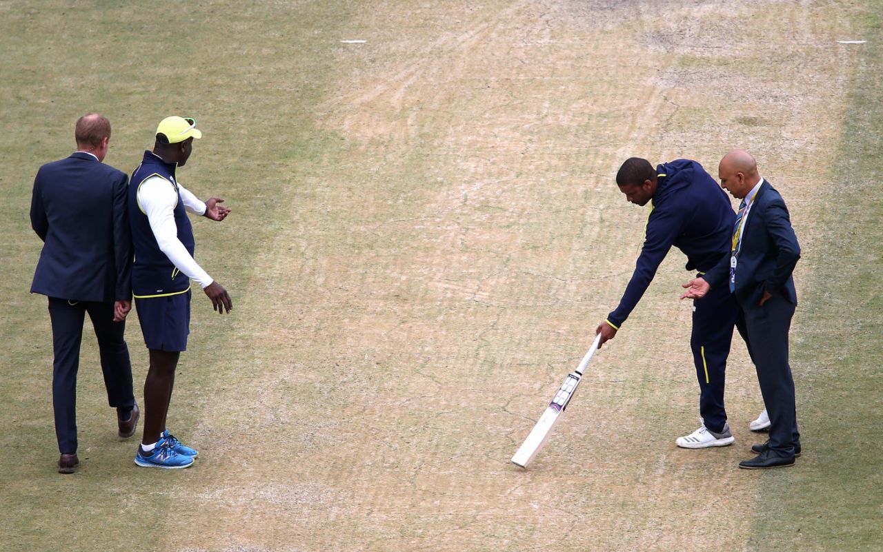 Vernon Philander uses a bat to assess the condition of the pitch, South Africa v India, 3rd Test, Johannesburg, 4th day, January 27, 2018