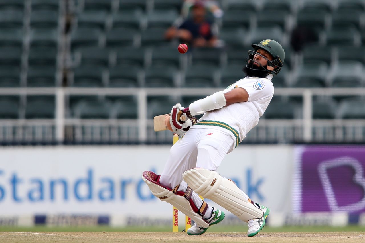 Hashim Amla takes evasive action against a bouncer, South Africa v India, 3rd Test, Johannesburg, 4th day, January 27, 2018