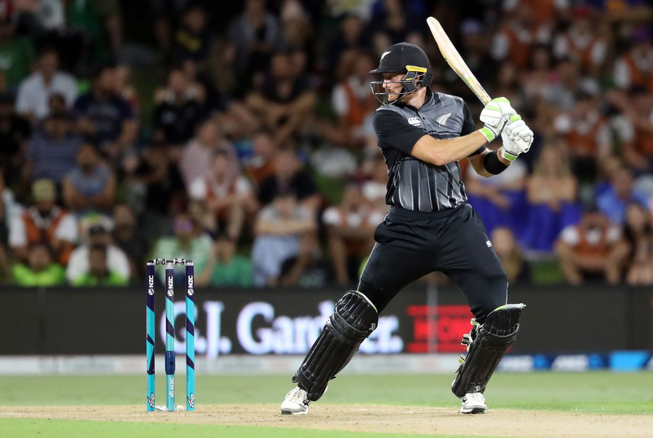 Martin Guptill plays one off the backfoot en route to his fifty, Pakistan v New Zealand, 3rd T20I, Mount Maunganui, Jan 28, 2018