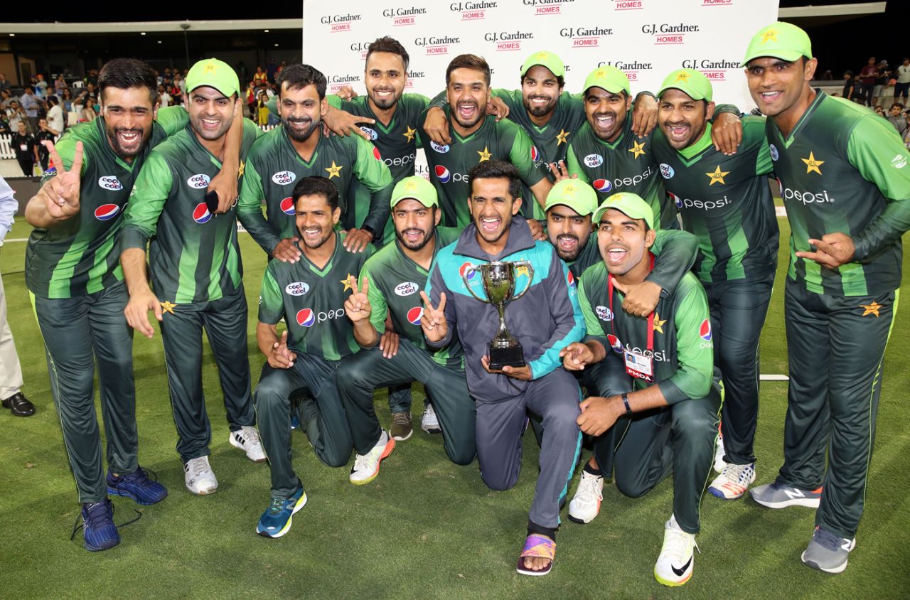 The Pakistan team pose with the trophy, Pakistan v New Zealand, 3rd T20I, Mount Maunganui, January 28, 2018