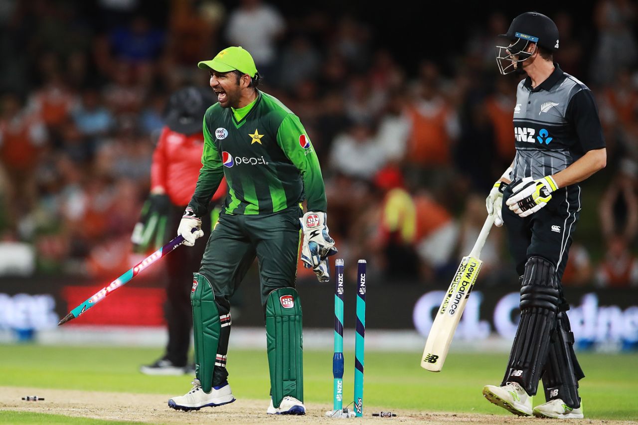 Sarfraz Ahmed rejoices after snaring an 18-run win over New Zealand, Pakistan v New Zealand, 3rd T20I, Mount Maunganui, January 28, 2018