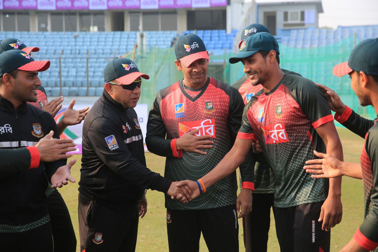 Sunzamul Islam gets a message from Khaled Mahmud after receiving his Test cap, Bangladesh v Sri Lanka, 1st Test, Chittagong, 1st day, January 31, 2018