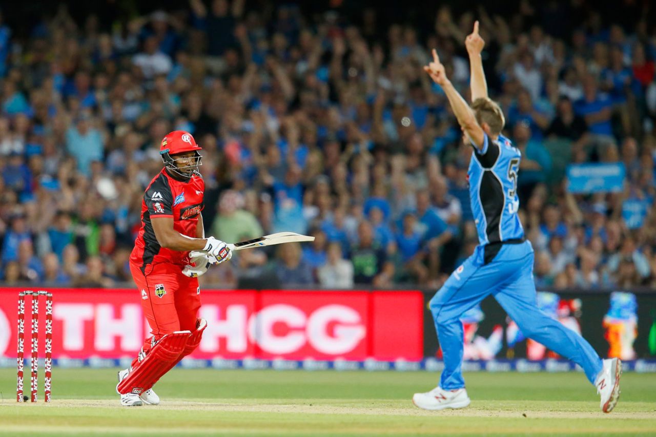 Kieron Pollard looks on after missing a Ben Laughlin delivery for a victory off the last ball, Adelaide Strikers v Melbourne Renegades, BBL 2017-18, Adelaide, February 2, 2018