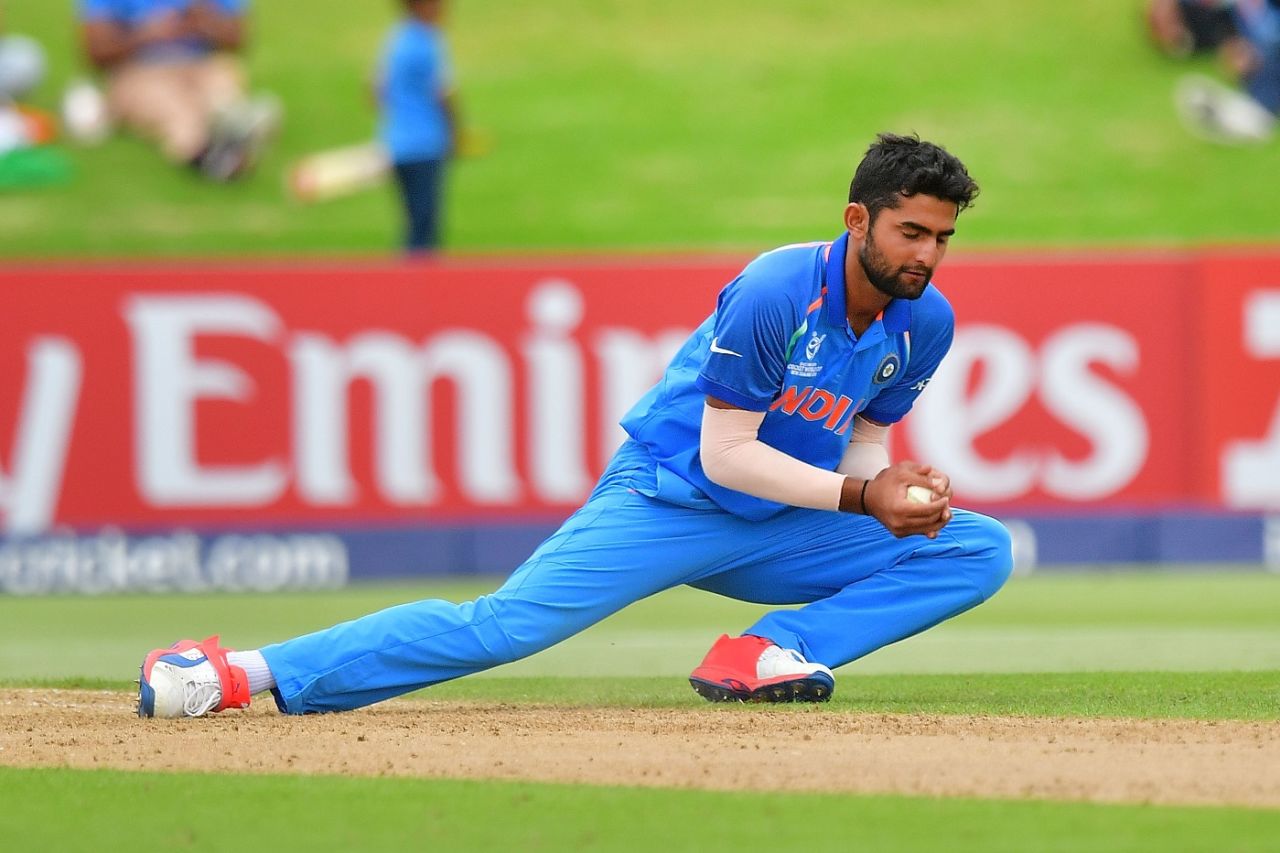 Shiva Singh takes a return catch, Australia v India, Under-19 World Cup, final, Mount Maunganui, February 3, 2018