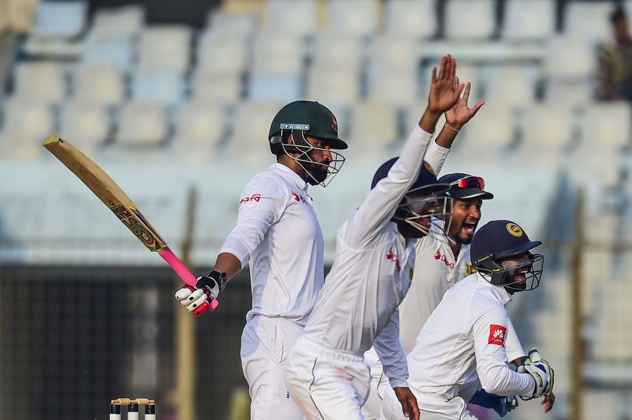 Kusal Mendis, Niroshan Dickwella and Dimuth Karunaratne fly into an appeal, Bangladesh v Sri Lanka, 1st Test, Chittagong, 4th day, February 3, 2018