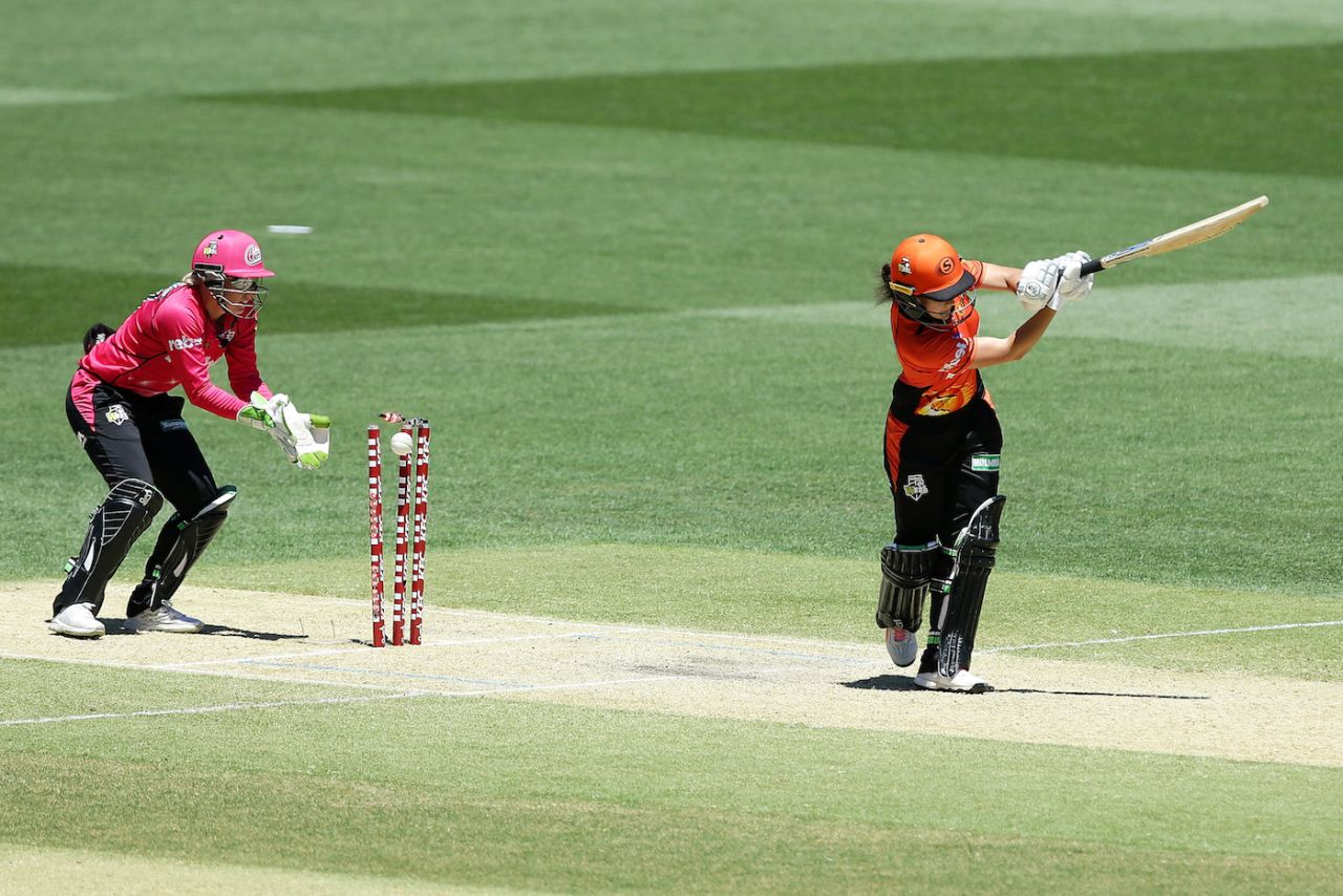 Heather Graham was bowled for 14, Perth Scorchers v Sydney Sixers, WBBL 2017-18, final, Adelaide, February 4, 2018