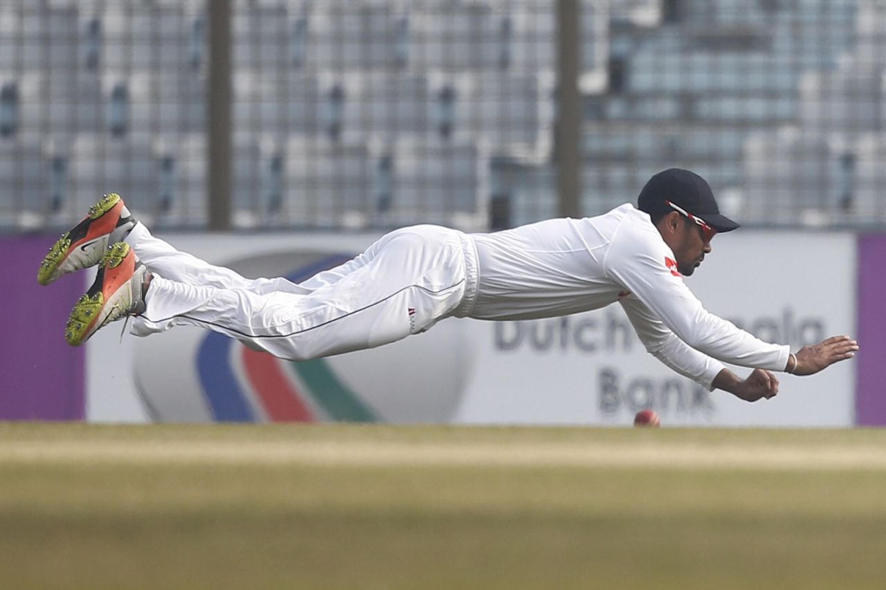 Dhananjaya de Silva dives to stop the ball, Bangladesh v Sri Lanka, 1st Test, Chittagong, 5th day, February 4, 2018